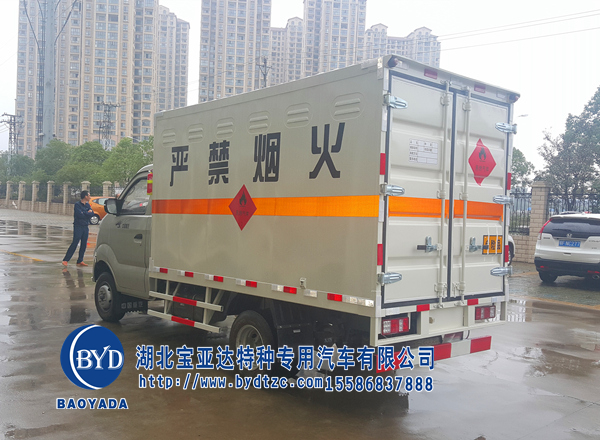 征遠牌LHG5030XQY-WP01型爆破器材運輸車